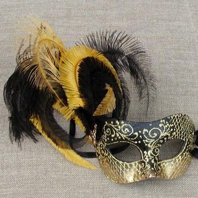 Colombina Cloud Gold Masquerade Mask