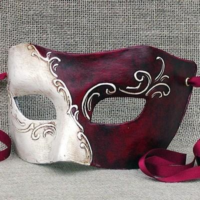 Colombina Contrast 4 Plum Wine Red Masquerade Mask