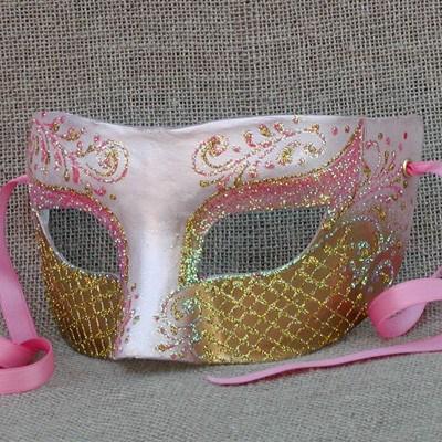Colombina Heartbreaker Pink Masquerade Mask